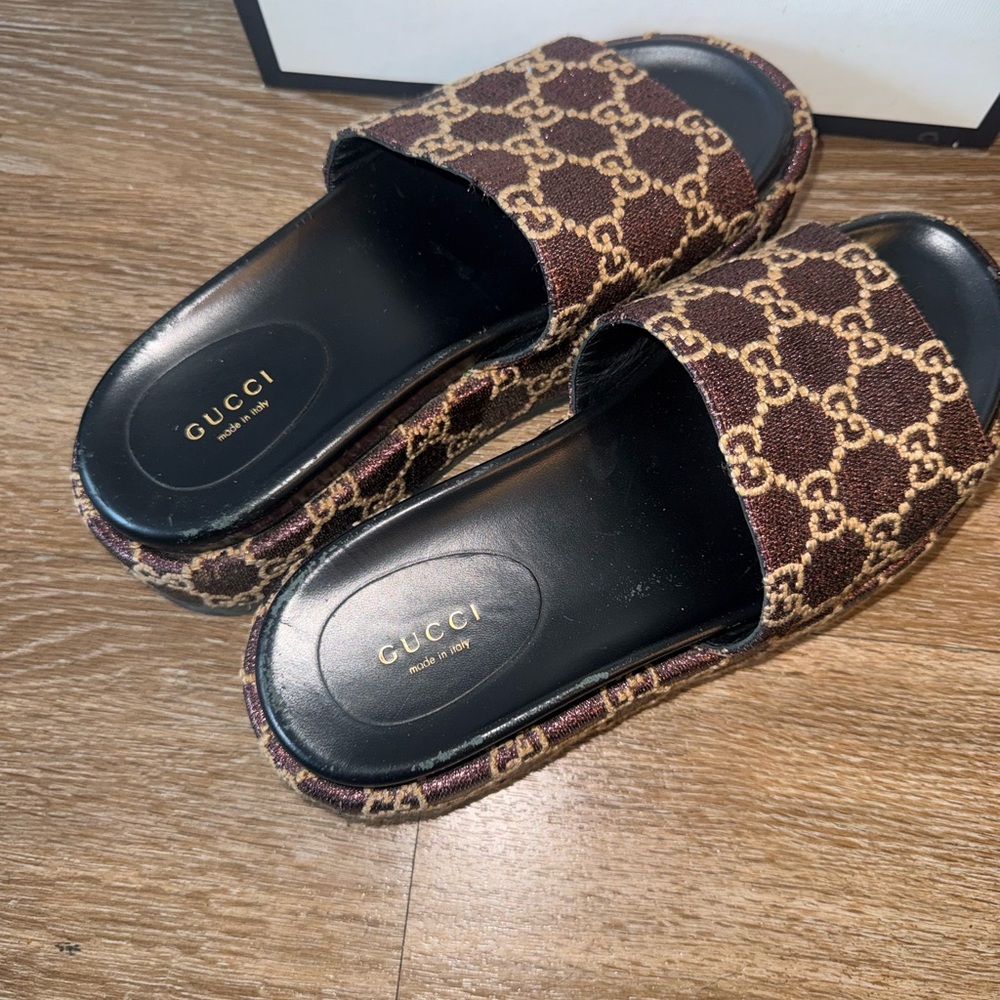Gucci Logo Patterned Brown Slides - Picture 3 of 3